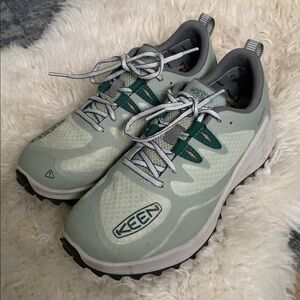 Keen Athletic Shoes in Light Green and Gray